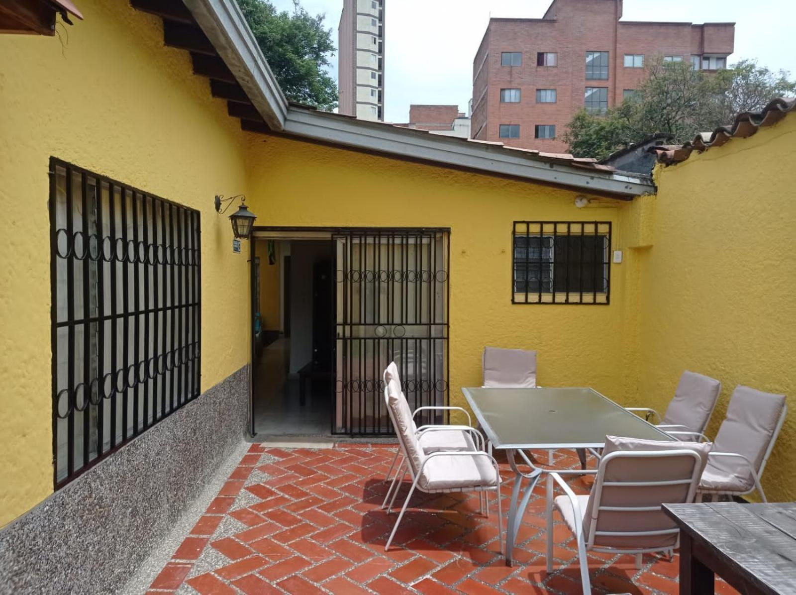 Yellow House Hostel Medellín Exteriör bild
